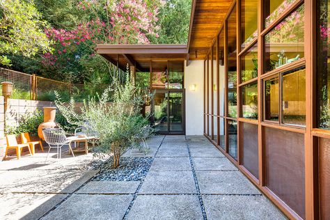 Mid Century Front Yard, Mid Century Backyard, Mid Century Patio, Mid Century Modern Backyard, Mid Century Modern Patio, Sunken Patio, Modern Ranch, Front Patio, Modern Backyard