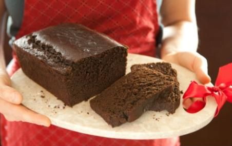 Spiced Gingerbread with Coffee and Molasses // DELICIOUS! #holiday #bread #dessert #recipe Vitamin Recipes, Chocolate Almond Cake, Holiday Bread, Vitamix Recipes, Raspberry Sorbet, Pastry Flour, Unsweetened Applesauce, Almond Cakes, Whole Foods Market