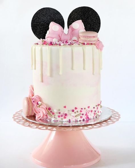 Tara Wilkinson || Lovlie Cakes on Instagram: "Minnie Mouse with all the pretty soft pink touches. 💗 Sprinkles are “Love Rosie xo” from @sweetapolita 🤟🏼" Minnie Mouse Ice Cream Cake, Love Rosie, Cake Sprinkles, Confetti Cake, Minnie Mouse Cake, Mouse Cake, Second Birthday, Ice Cream Cake, Cream Cake