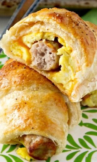 Sausage, Egg, and Cheese Breakfast Roll-Ups - canned crescent rolls, sausage links, and scrambled eggs rolled into a breakfast treat! Breakfast Roll Ups, Breakfast Roll, Eggs Cheese Breakfast, Menu Sarapan Sehat, Egg Benedict, Cheese Breakfast, Breakfast Rolls, Egg Cheese, Breakfast And Brunch