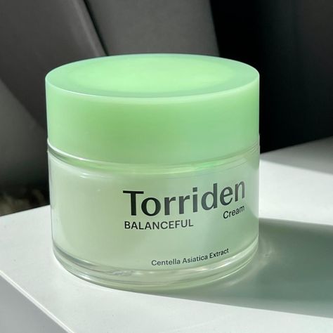 AM moisturizer Torriden - Balanceful Cica Cream | YesStyle Torriden Moisturizer, Skin Care Brands, Beauty Packaging, Gel Cream, Flower Extract, Xanthan Gum, Salicylic Acid, Facial Care, Acne Prone Skin