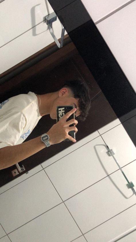 Boys Poses Ideas, Cool Mirror Pics, Boy Instagram Story, Instagram Story Ideas For Boys, Boys Photo Poses, Ideas Fotos Ig, Fake Boy Pics, Cool Mirror Selfie, Ideas Para Fotos Hombres