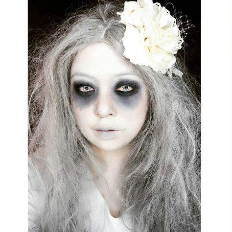 Zombie Bride Makeup, Clever Couples Halloween Costumes, Zombie Bride Costume, Ghost Makeup, Zombie Halloween Costumes, Dead Bride, Halloween Bride, Ghost Bride, Zombie Bride