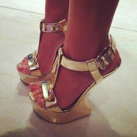 GIUSEPPE ZANOTTI Extreme High Heels, Fancy Dress Party, Black Platform Sandals, Wedges Heels, Hot Heels, Heels Stilettos, Heels Fashion, Shoes Heels Wedges, Fabulous Shoes