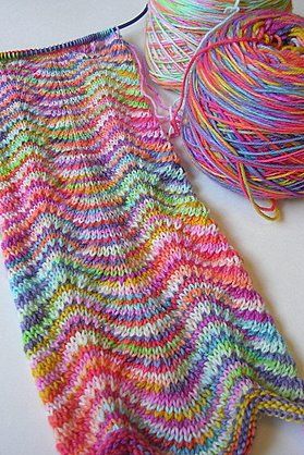 For multicolor yarn that speckles instead of stripes: Alternate a dark and a light. Here, a Chevron Scarf: Two distinctly different hand dyed yarns alternated Chevron Scarves, Scarf Knitting Patterns, Knit Picks, Knit Stitch Patterns, Free Knitting Pattern, Knitting Techniques, Knit Or Crochet, Scarf Pattern, Loom Knitting