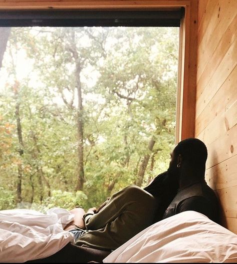 Romantic Cabin Getaway, Cabin Getaway, Cabin Trip, Cabin Aesthetic, Romantic Cabin, Black Couple, Getaway Cabins, Winter Cabin, Tiny Cabin