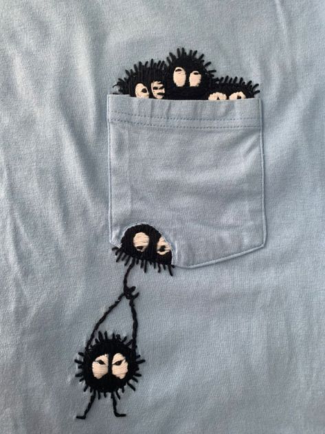 Anime Embroidery Clothes, Studio Ghibli Sewing, Studio Ghibli Embroidery Simple, Embroidery Ideas For Clothes, Cool Embroidery Designs On Shirts, Soot Sprite Embroidery, Embroider Shirt Ideas, No Face Embroidery, Ghibli Embroidery Pattern