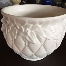 Large McCoy Ornate Pottery Jardiniere White 1930/s40s White Morning Glory, Mccoy Pottery Vases, Vintage Pottery Planters, Antiques Value, Leaf Quilt, Pretty Pottery, Weller Pottery, Collectible Pottery, Old Pottery