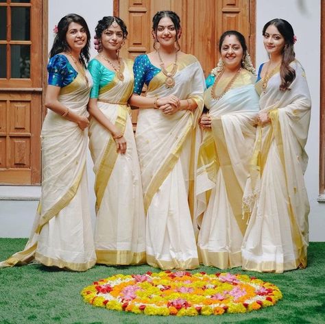 South Indian Theme Dressing, Onam Saree Poses With Friends, Haldi Theme Dress For Family, Kerala Saree Styling, Dress Code For Kerala Wedding, Set Saree Kerala, Onam Outfits Ideas, Ahaana Krishna, Outfits Ideas For School