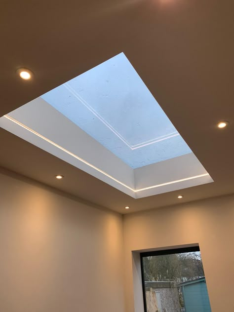 Kitchen Skylight Lighting, Skylight Over Dining Table, Sky Light Lighting, Led Roof Light Ideas, Skylight With Pendant Light, Living Room With Skylights Ceilings, Skylight Lighting Fixture, Skylight Lighting Ideas, Skylights Ideas Ceilings Living Room