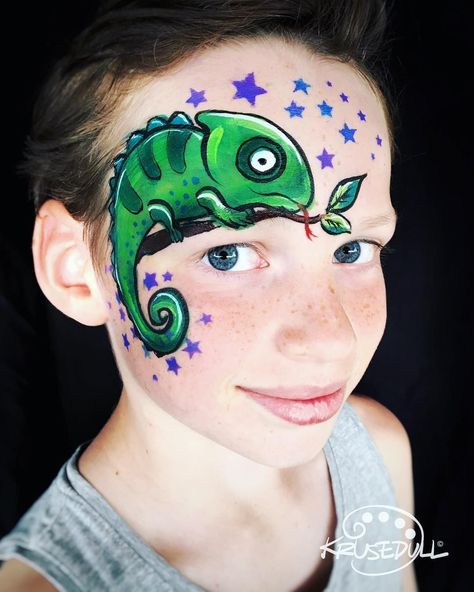 Green "lizard" Cheetah Face Paint, Monster Face Painting, Faces Painting, Animal Face Paintings, Body Paintings, Face Painting For Boys, Homemade Face Paints, Cheetah Face, Girl Face Painting