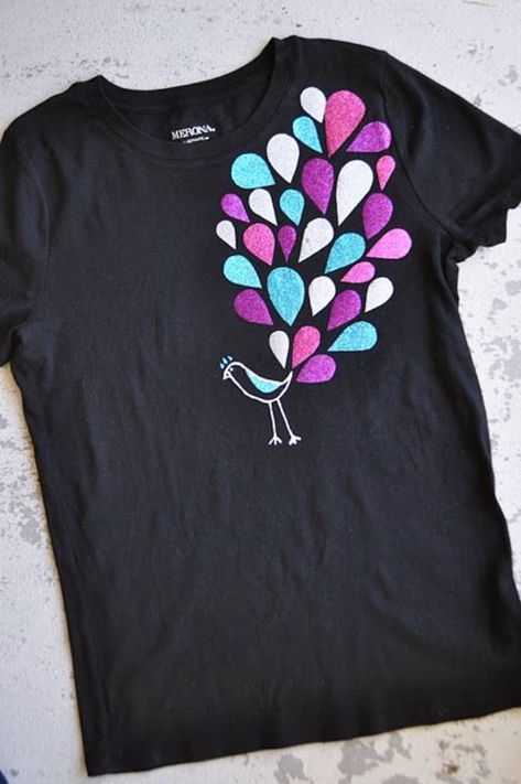 40 Insanely Creative Fabric Painting Ideas - Bored Art Shirt Painting Ideas, Kids Frocks Design Cotton, Fabric Paint Shirt, Shirt Painting, Fabric Paint Diy, Trendy Sewing Projects, Fabric Painting Techniques, Fabric Painting On Clothes, Tshirt Painting