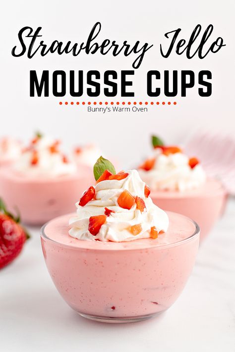 Strawberry Jello Mousse Cups in small dessert dishes. The mousse is topped with whipped cream and diced fresh strawberries. Strawberry Jello Dessert, Jello Mousse, Jello Flavors, Jello Dessert, Cool Whip Desserts, Mousse Cups, Jello Dessert Recipes, Strawberry Pudding, Sugar Free Jello