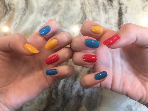 Nails Emma Chamberlain, Three Color Nails, Yellow And Blue Nails, Emma Chamberlain Nails, Vacation Nails Green, Splatter Nails, Tropical Vacation Nails, Blue Gel Nails, Different Color Nails