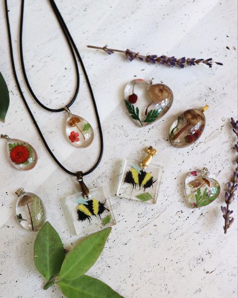 Cottagecore Theme, Cottage Party, Cottage Core Jewelry, Artsy Aesthetic, Mushroom Jewelry, Pinterest Contest, Terrarium Necklace, Cottagecore Outfits, Hippie Love