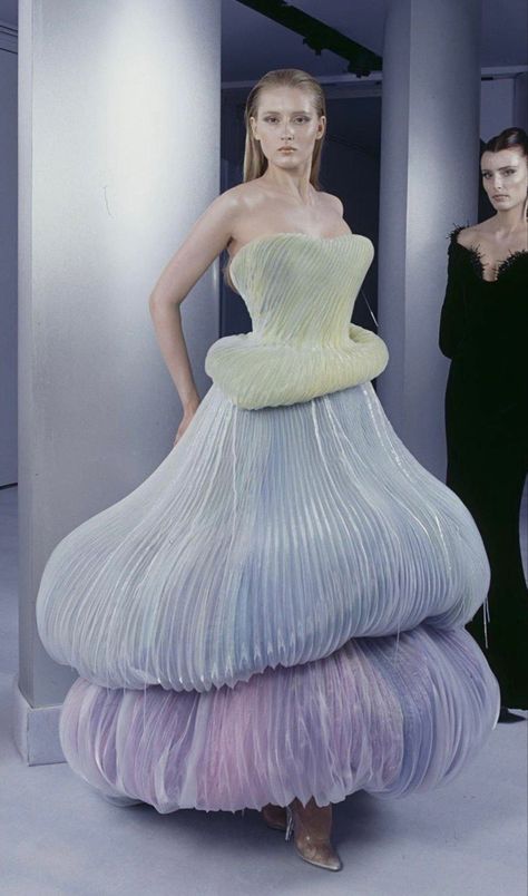 Ocean Fashion Design, Structured Fashion, Haute Couture Gowns, Runway Fashion Couture, Dior Dress, Fashion Design Patterns, Fashion Journals, Weird Fashion, Thierry Mugler