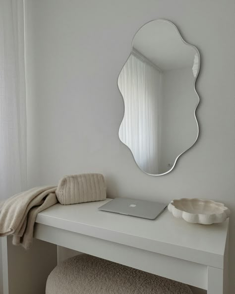 🥰morning🥰 Office Beauty Room, Mirror Patterns, Vanity Powder Room, Grey Bedroom Decor, Vanity Tables, White Room Decor, Cozy Bohemian, Small Vanity, Modern Home Interior Design