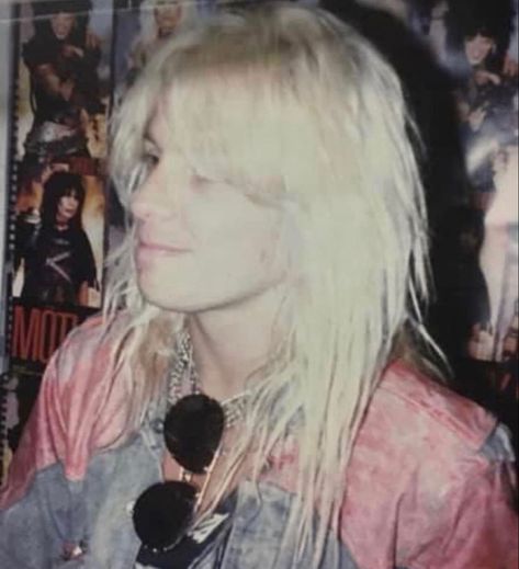 Motley Crue Matching Icons, Motley Crue Matching Pfp, Motley Crue Christmas, Mötley Crüe 80s, Motley Crue Haircut, Rockstar Fashion Men, Motley Crue Pfp, Motley Crue 80s, Vince Neil Pfp