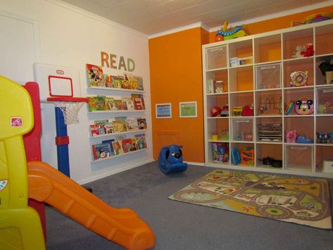 22 cute basement playroom decorating ideas Reading Shelves, Orange Playroom, Playroom Ideas For Kids, Kids Playroom Design, Grandkids Playroom, Playroom Design Ideas, Book Ledges, Playroom Idea, Kid Playroom