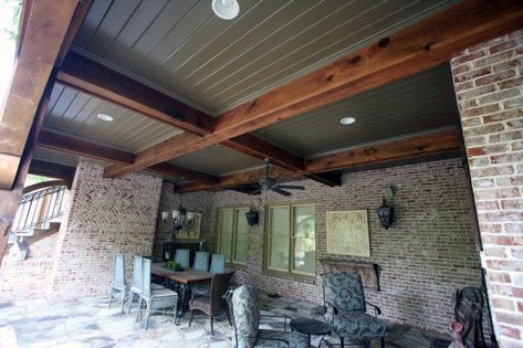 Top 70 Best Porch Ceiling Ideas - Covered Space Designs Porch Ceiling Ideas, Patio Ceiling Ideas, Design Per Patio, Modern Porch, Porch Paint, Ceiling Materials, Porch Ceiling, Building A Porch, Pergola Ideas