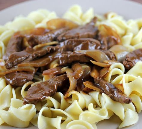 18 Recipes With Egg Noodles | The Frugal Farm Wife Venison And Noodles, Venison Stroganoff, Safari Snacks, Yummy Nummies, Recipes Venison, Elk Recipes, Deer Recipes, Deer Meat Recipes, Game Meat