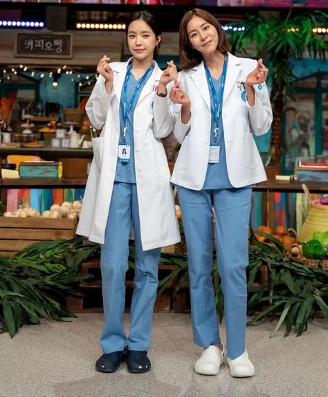 Surgeon Outfit Women, Apron Aesthetic, Medical Post, Uee After School, Doctor Uniform, Ghost Doctor, Medical Scrubs Fashion, Son Naeun, Medical Photography