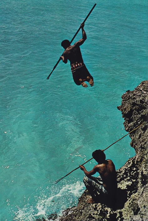 . Primitive Tools, Salt Water Fishing, Fishing Photography, New Caledonia, Foto Art, People Of The World, South Pacific, Salt And Water, Hunting Fishing