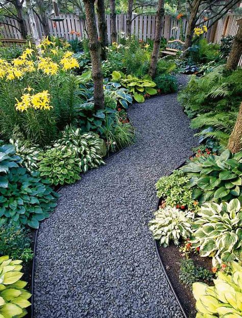 Gravel is a lovely choice for a path. It is easy to maintain and makes the most lovely crunching sound underfoot. Backyard Simple, Small Landscaping, Backyard Landscapes, Taman Diy, Walkway Landscaping, Landscaping Backyard, Pathway Landscaping, Walkways Paths, Small Ideas