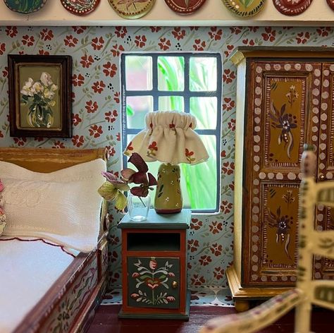 DOLLS HOUSES | Amy Balfour Doll Houses For Sale, Country Dollhouse, Painted Dollhouse, Suitcase Dollhouse, Folk House, Cardboard Dollhouse, Dollhouse Inspiration, Hobby House, Doll Miniatures