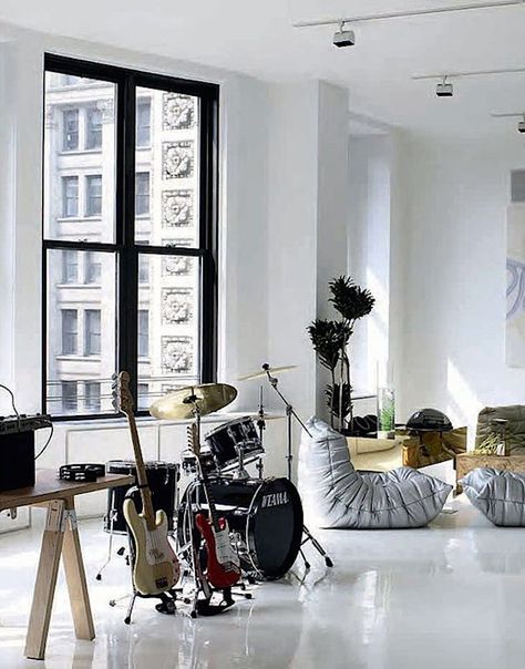 Noho Loft with Drums | Remodelista Musician Room, Ny Loft, Music Room Design, Drum Room, Home Music Rooms, Nyc Interior Design, Room Styling, Chic Interior Design, Loft Decor