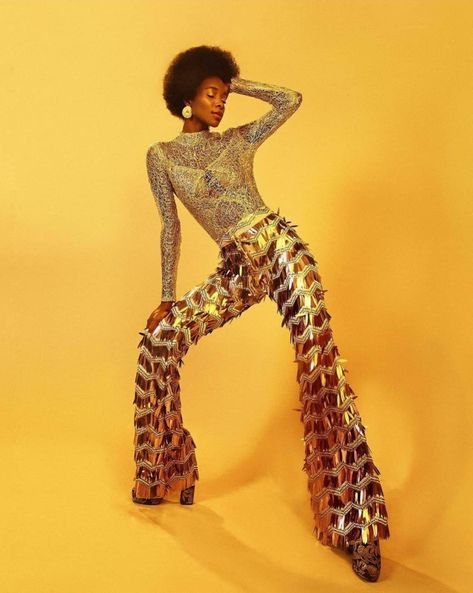 Disco Afro Woman, Disco Fashion Aesthetic, 70s Glam Outfit, 70s Dance Outfit, 80s Mood Board, Studio 54 Fashion 1970s, 70 Disco Party Outfit, Cher Disco, 70s Inspired Photoshoot