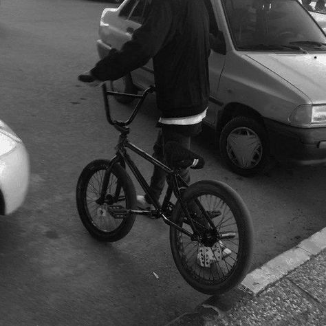 Bmx Aesthetic, Thrasher Skate, Grunge Pants, Bmx Street, Bike Aesthetic, Bmx Bicycle, Fixed Bike, Bike Photo, Bike Style