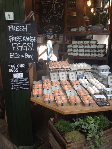 Free Range Egg Stall Egg Display Farmers Market, Farmers Market Egg Display, Egg Farm Stand, Egg Selling Stand, Egg Business, Farm Market Ideas, Retail Store Layout, Farmers Market Stand, Farmers Market Booth