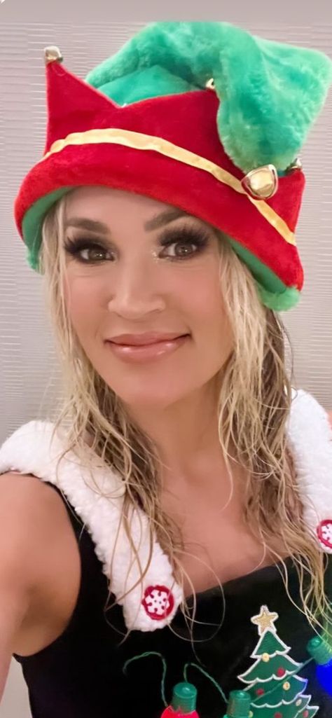 Carrie Underwood Christmas, Carrie Underwood Half Up Half Down Hair, Carrie Underwood Poster, Carrie Underwood Some Hearts, Carrie Underwood Cma, Carrie Underwood Style, Carrie Underwood Photos, Celeb Style, Carrie Underwood