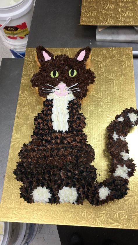 Black Cat Cupcake Cake, Cupcake Cat Cake, Kitty Cupcake Cake, Cat Pull Apart Cupcake Cake, Cat Decorated Cupcakes, Cat Cupcake Cake Pull Apart, Cat Pull Apart Cupcakes, Cat Cupcakes Ideas, Cat Cupcake Cake