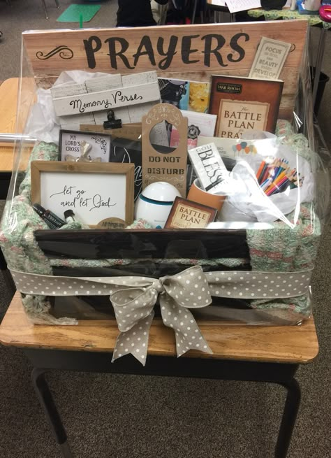 Christian Raffle Basket, Spiritual Basket Ideas, Pastor Appreciation Basket Ideas, Blessing Baskets Ideas, Pentecostal Gifts, Prayer Basket Ideas, Pastor Appreciation Gift Basket Ideas, Pastor Gift Basket Ideas, Bible Gift Basket