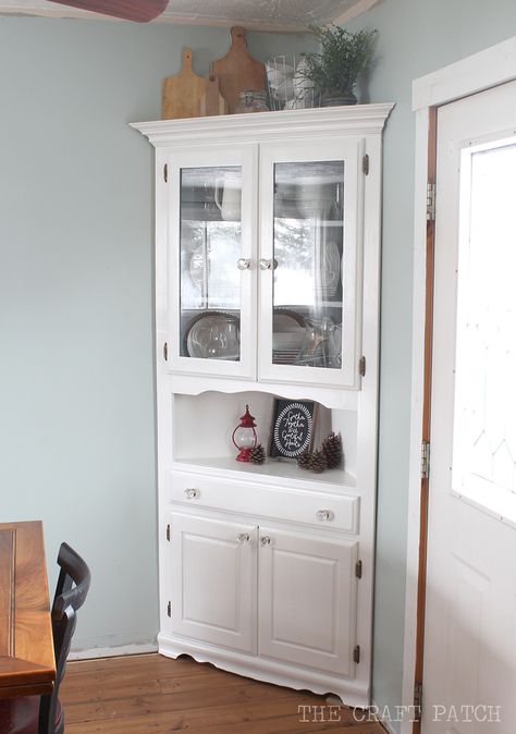 The Craft Patch: Corner Hutch Furniture Makeover Corner Hutch Decor, Hutch Furniture, Redo Kitchen Cabinets, Corner Hutch, Muebles Shabby Chic, Craft Furniture, Redo Cabinets, Hutch Makeover, Corner Kitchen Cabinet