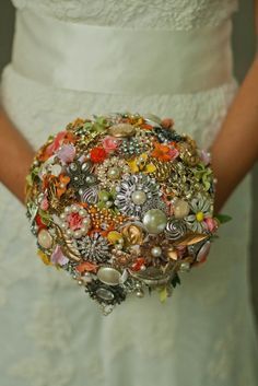 Brooch Bouquet Tutorial                                                                                                                                                                                 More Brooch Bouquet Tutorial, Brooch Bouquet Diy, Jeweled Bouquet, Bouquet Tutorial, Bridal Brooch Bouquet, Button Bouquet, Wedding Brooch Bouquets, Wedding Brooch, Brooch Bouquet