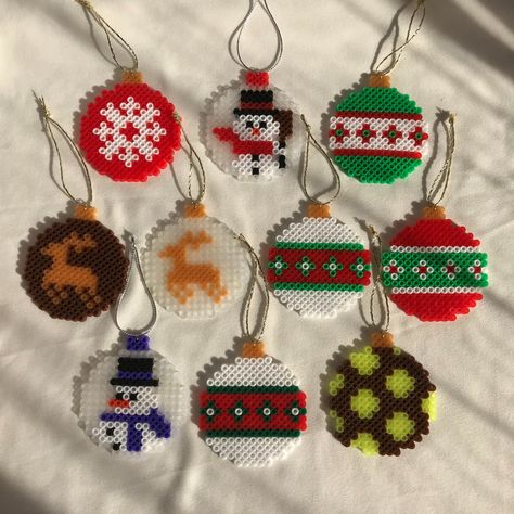 Christmas Tree Perler Beads, Christmas Perler Beads Ornaments, Hama Beads Patterns Christmas, Christmas Hama Beads, Perler Bead Ornaments Pattern, Perler Bead Ornaments, Hama Beads Christmas, Mini Hama Beads, Christmas Perler Beads