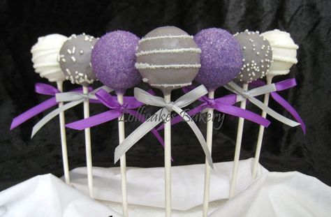 Purple Cake Pops, Cake Pop Favors, Purple And Silver Wedding, Silver Wedding Cake, Wedding Cake Pops, Purple Wedding Cakes, Cake Bridal, Purple Cakes, Fall Wedding Cakes