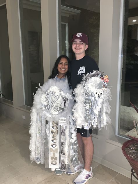 senior mum and garter Mum And Garter Homecoming, Homecoming Date Ideas, Garter Mum, Asking To Homecoming, Homecoming Dates, Senior Homecoming, Mum Ideas, Homecoming Garter, Folk Culture