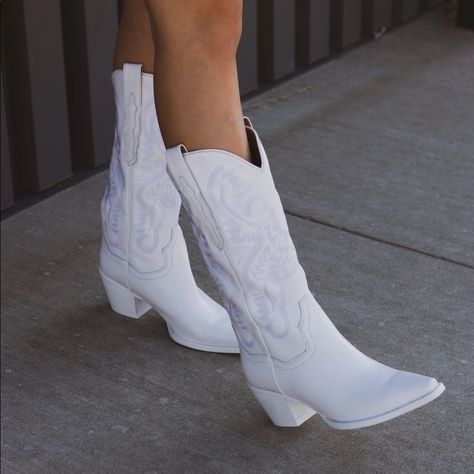 Bridal cowboy boots