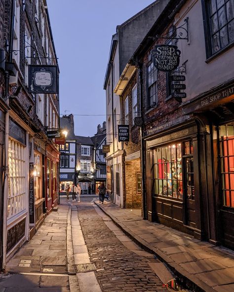 The Shambles York England, Villages In England, The Shambles York, York City England, York Uk Aesthetic, England Town Aesthetic, York Aesthetic England, York England Aesthetic, Woking England