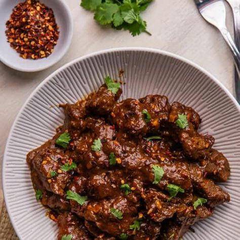 Beef Vindaloo Recipe, Beef Vindaloo, Vindaloo Recipe, Vindaloo, Beef Curry, How To Cook Beef, Marinated Beef, Spicy Beef, Sour Taste