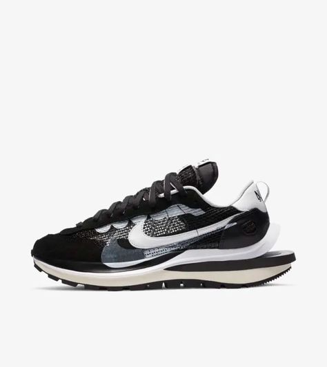 Nike x sacai VaporWaffle 'Black and White' Release Date. Nike SNKRS Nike X Sacai, Nike Essentials, Nike Sacai, Nike Vapor, Latest Sneakers, Tomorrow Will Be Better, Nike Cortez, Sport Sneakers, Nike Running