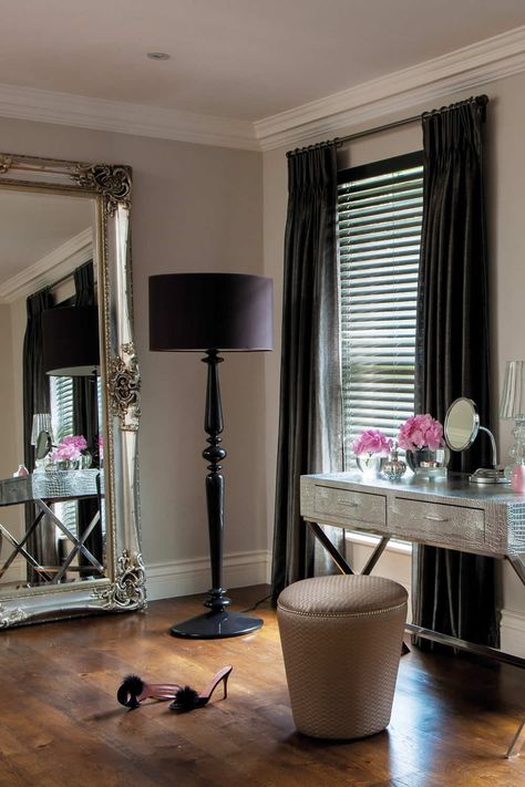 Wooden blinds and curtains in luxurious dressing room with large silver mirror Black Wooden Blinds, Glamorous Bedroom, Black Blinds, Blinds And Curtains, Types Of Blinds, Glamourous Bedroom, Grey Curtains, Venetian Blinds, Wooden Blinds