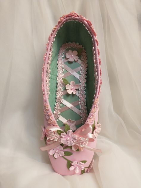 Garland Waltz decorative pointe shoe, Sleeping Beauty 2021 (Samantha) Diy Pointe Shoes, Decorating Pointe Shoes, Nutcracker Pointe Shoe Decorating, Pointe Shoe Decorations Ideas, Painted Pointe Shoes, Decorated Pointe Shoes, Point Shoe, Ballet Crafts, Ballet Pointe Shoes