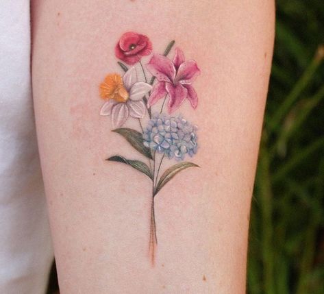 Realism Flower Bouquet Tattoo, Hydrangea Tattoo Bouquet, Watercolor Flower Bouquet Tattoo, Small Colored Flower Tattoos, Watercolor Bouquet Tattoo, Colorful Bouquet Tattoo, Colored Birth Flower Tattoo, Line Work Floral Tattoo, Flower Bouquet Tattoo Color