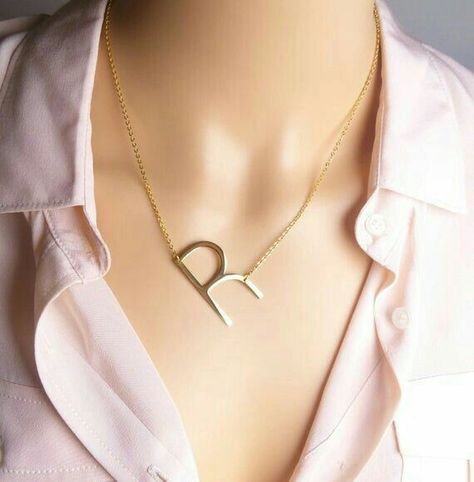 Letter R Necklace, R Alphabet, R Necklace, Eid Mubark, Letters Necklace, Gold Initial Necklace, Letters Design, Jewelry Gift Ideas, Necklace Outfit