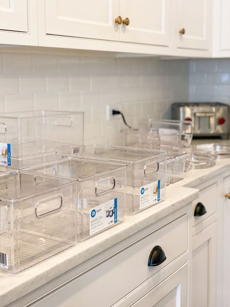 Clear Pantry Storage, Organizing Kitchen Storage Containers, Pantry Organization Ideas Clear Bins, Clear Bin Pantry Organization, Clear Bins For Pantry, Pantry Organization With Clear Bins, Clear Containers For Pantry, Pantry Organization Clear Bins, Clear Bins Organization